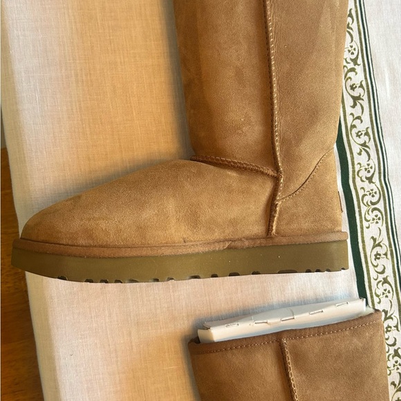 UGG Classic Tall II Boots in Chestnut (NEW - Never Worn) - Picture 8 of 11
